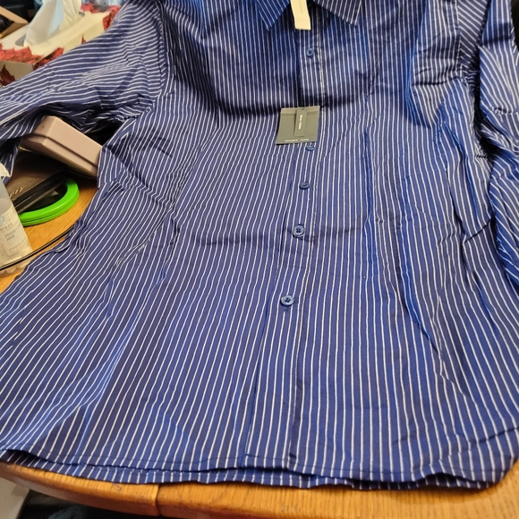 Man's  Shirt - Picture 2 of 8